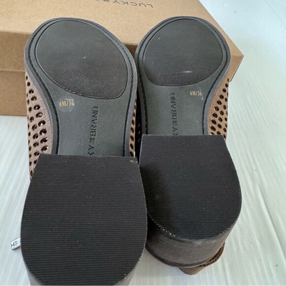 🆕 Lucky Brand Nelwyna brown peep toe perforated design booties size 6 - Picture 13 of 14
